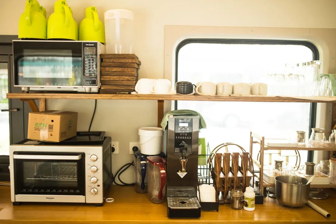 一部煥新家│傳統(tǒng)三件套已經(jīng)落伍，現(xiàn)在廚房流行這樣裝