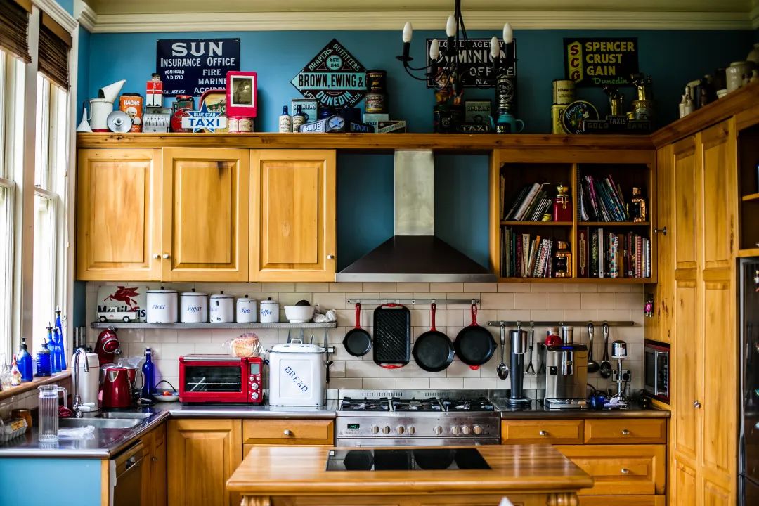 一部煥新家│傳統(tǒng)三件套已經(jīng)落伍，現(xiàn)在廚房流行這樣裝