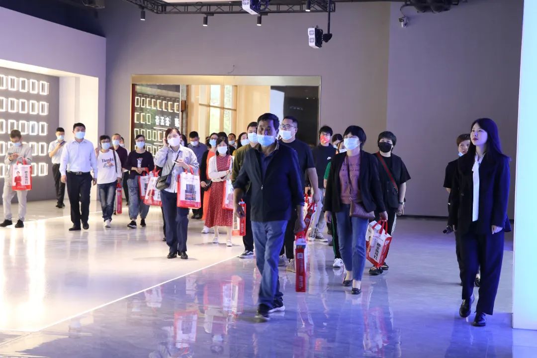 集成十大品牌帥豐電器聯(lián)合建設(shè)銀行開展建行家裝節(jié)活動(dòng)