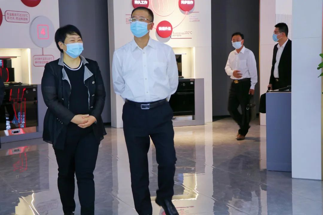 浙江高院等領(lǐng)導(dǎo)走進(jìn)帥豐集成灶，助力企業(yè)蓬勃發(fā)展