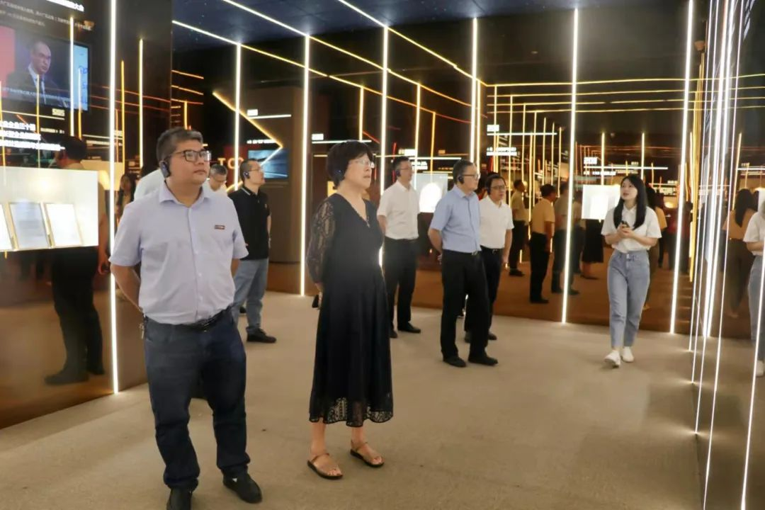 浙江寧波鎮(zhèn)海中學領導班子蒞臨集成灶品牌帥豐電器參觀調研