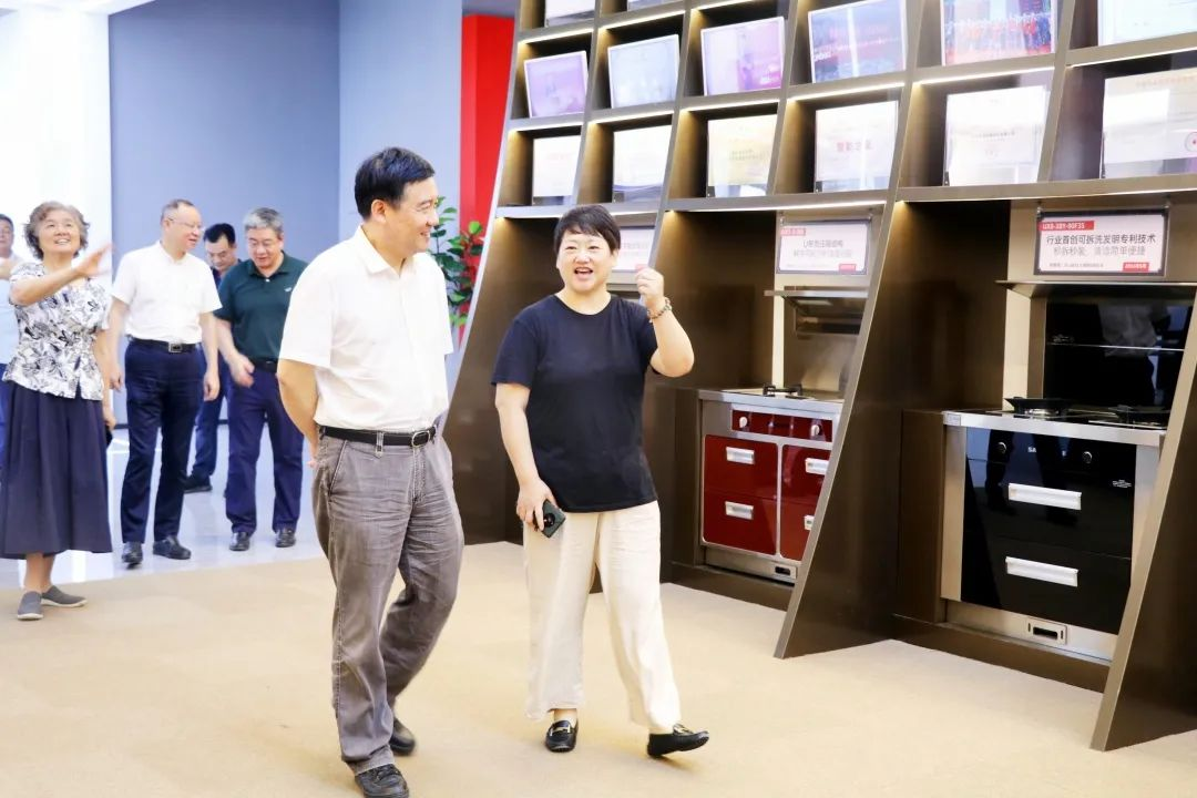 浙江省人大常委會黨組一行蒞臨集成灶品牌帥豐電器參觀調(diào)研！