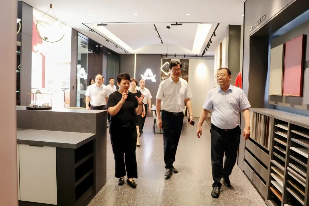 中國五金制品協(xié)會理事長一行蒞臨集成灶品牌帥豐電器考察指導(dǎo)