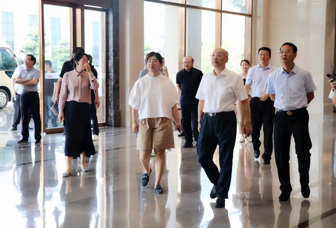 浙江省政協(xié)領導蒞臨帥豐集成灶“節(jié)能智慧工廠”參觀調(diào)研 浙江省政協(xié)領導蒞臨帥豐集成灶“節(jié)能智慧工廠”參觀調(diào)研