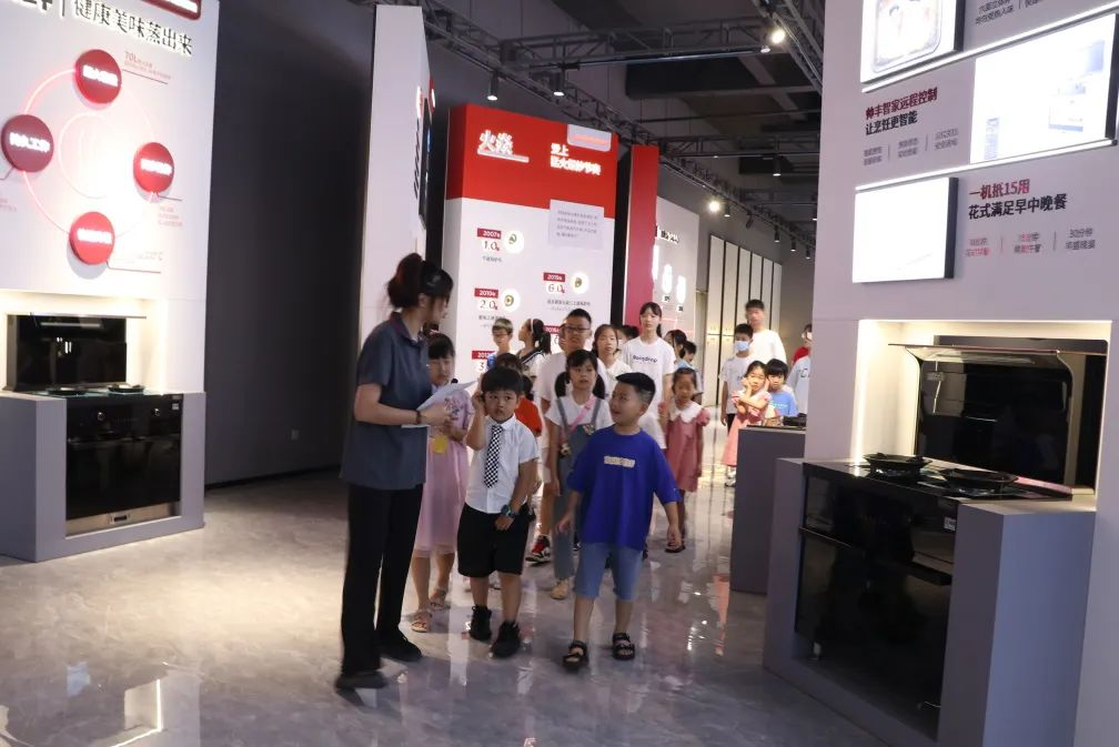 帥豐集成灶組織小美食家DIY趣游記活動(dòng)，在勞動(dòng)中尋找快樂(lè)