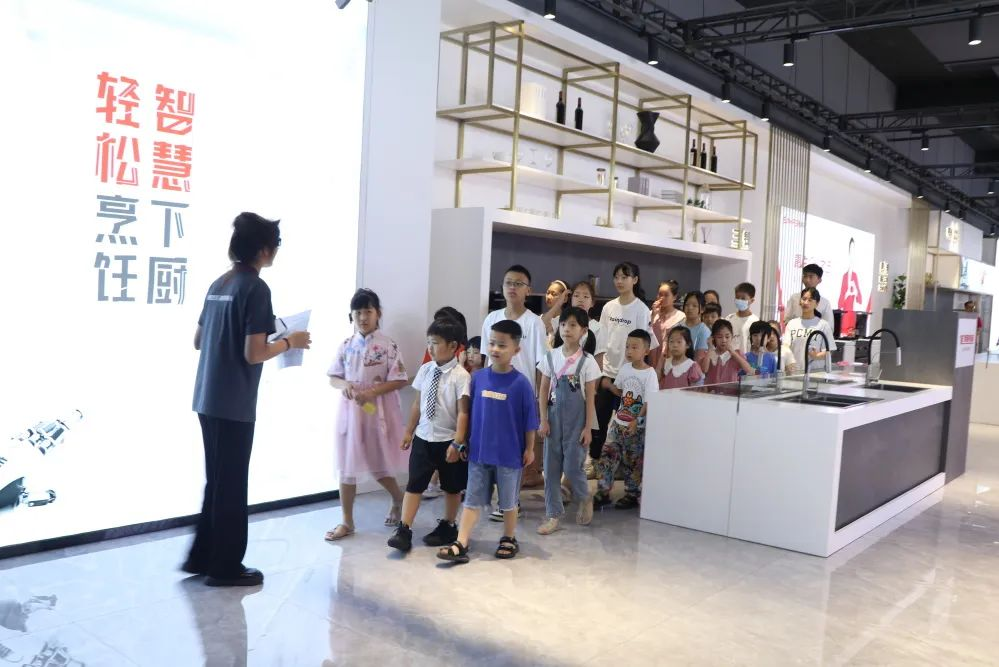 帥豐集成灶組織小美食家DIY趣游記活動(dòng)，在勞動(dòng)中尋找快樂(lè)