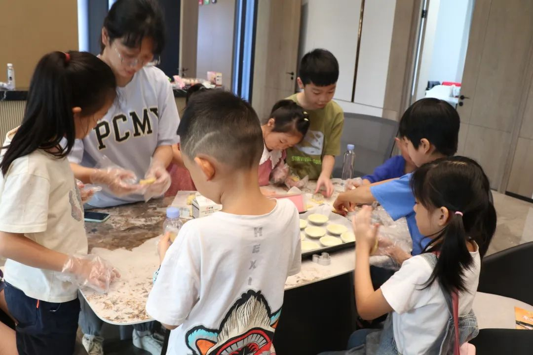 帥豐集成灶組織小美食家DIY趣游記活動(dòng)，在勞動(dòng)中尋找快樂(lè)