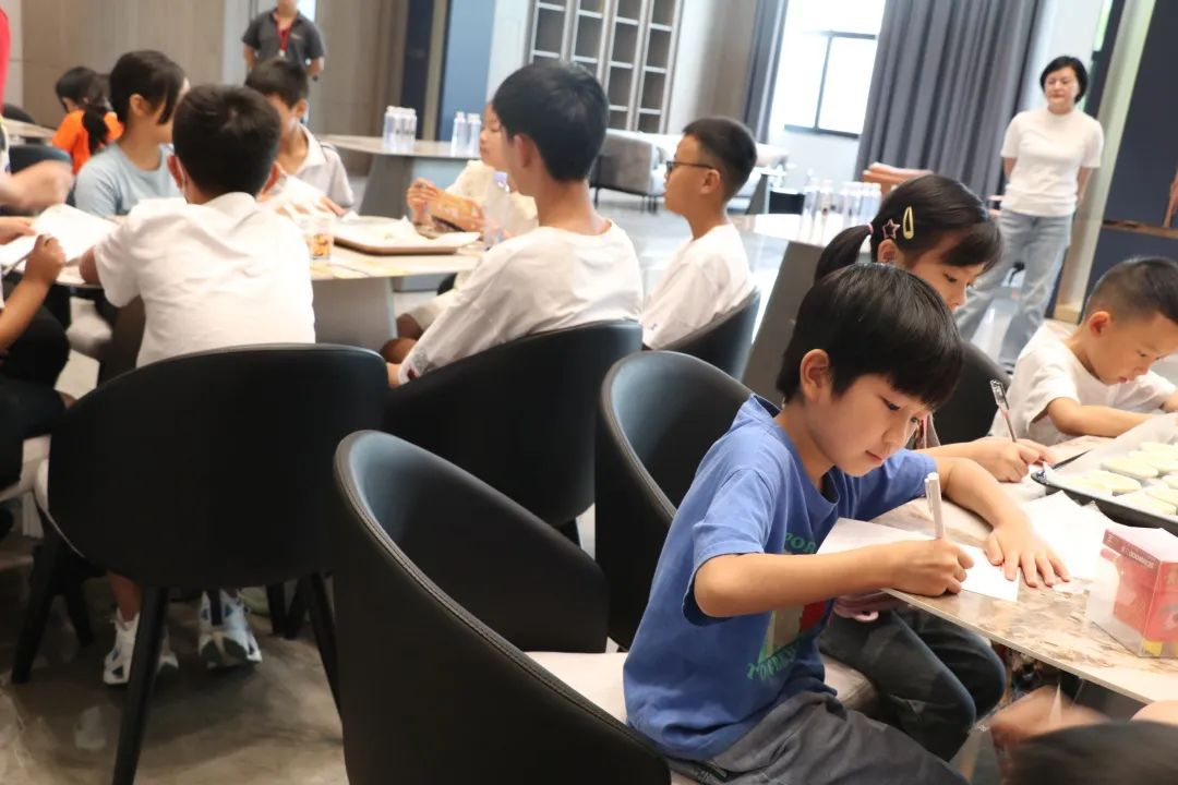 帥豐集成灶組織小美食家DIY趣游記活動(dòng)，在勞動(dòng)中尋找快樂(lè)