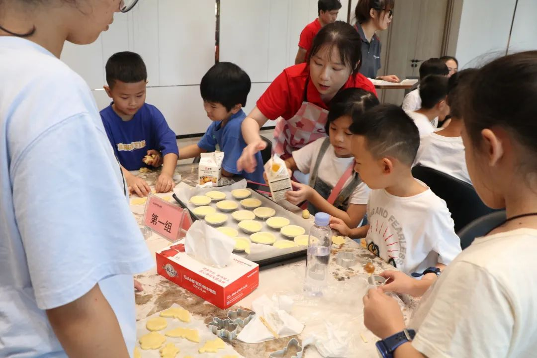 帥豐集成灶組織小美食家DIY趣游記活動(dòng)，在勞動(dòng)中尋找快樂(lè)