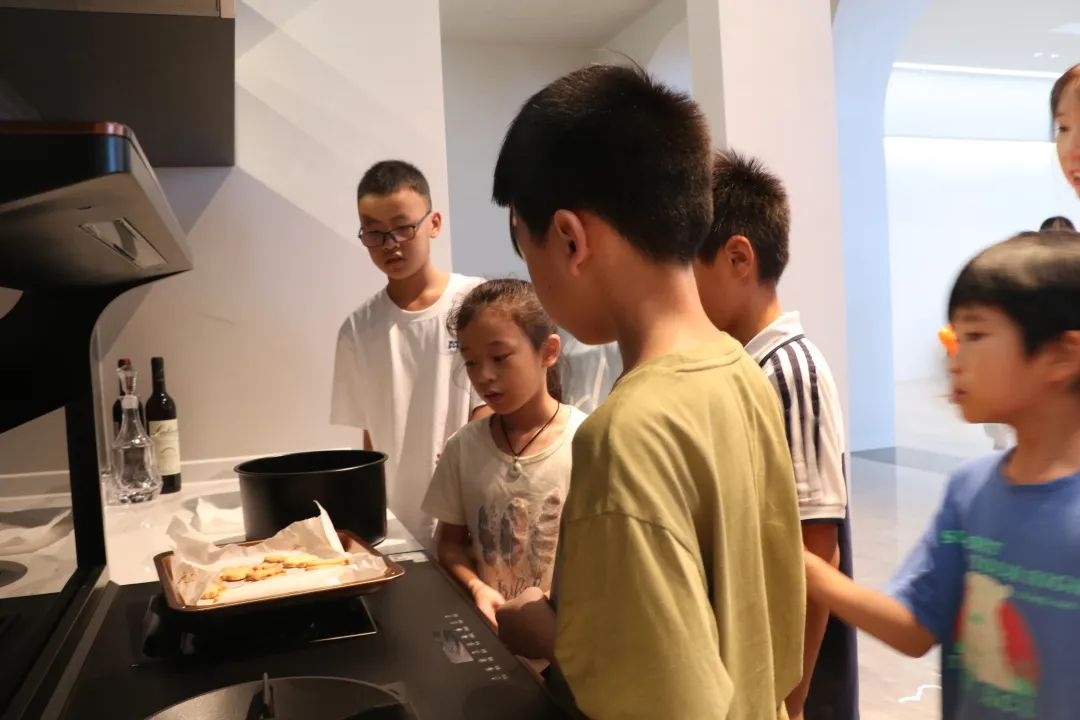 帥豐集成灶組織小美食家DIY趣游記活動(dòng)，在勞動(dòng)中尋找快樂(lè)