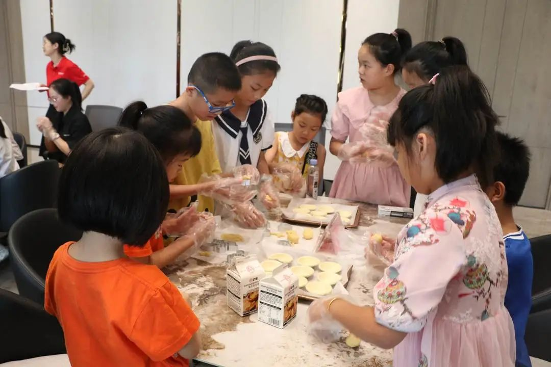 集成灶品牌帥豐電器助力小小美食家化身“廚師”大顯身手