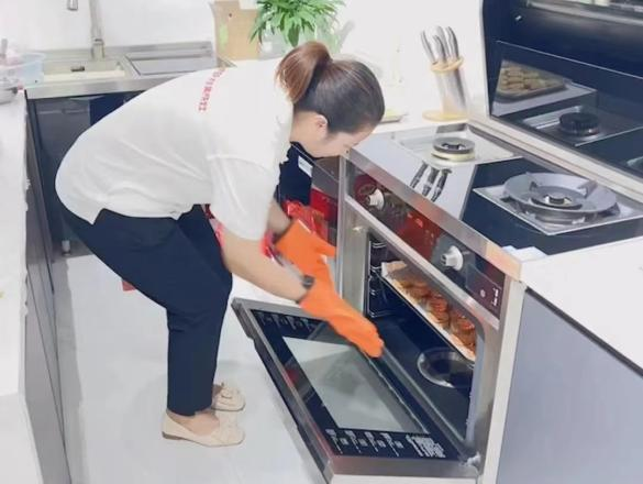 帥豐集成灶風(fēng)火輪蒸烤箱烤制的花式月餅，盡享中秋團(tuán)圓味！