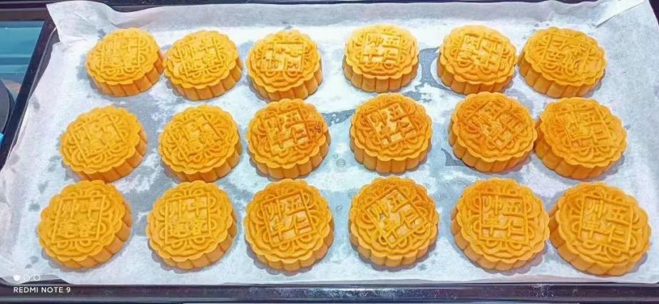 帥豐集成灶風(fēng)火輪蒸烤箱烤制的花式月餅，盡享中秋團(tuán)圓味！