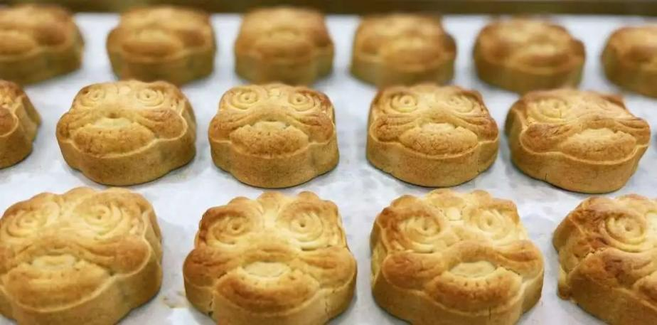 帥豐集成灶風(fēng)火輪蒸烤箱烤制的花式月餅，盡享中秋團(tuán)圓味！