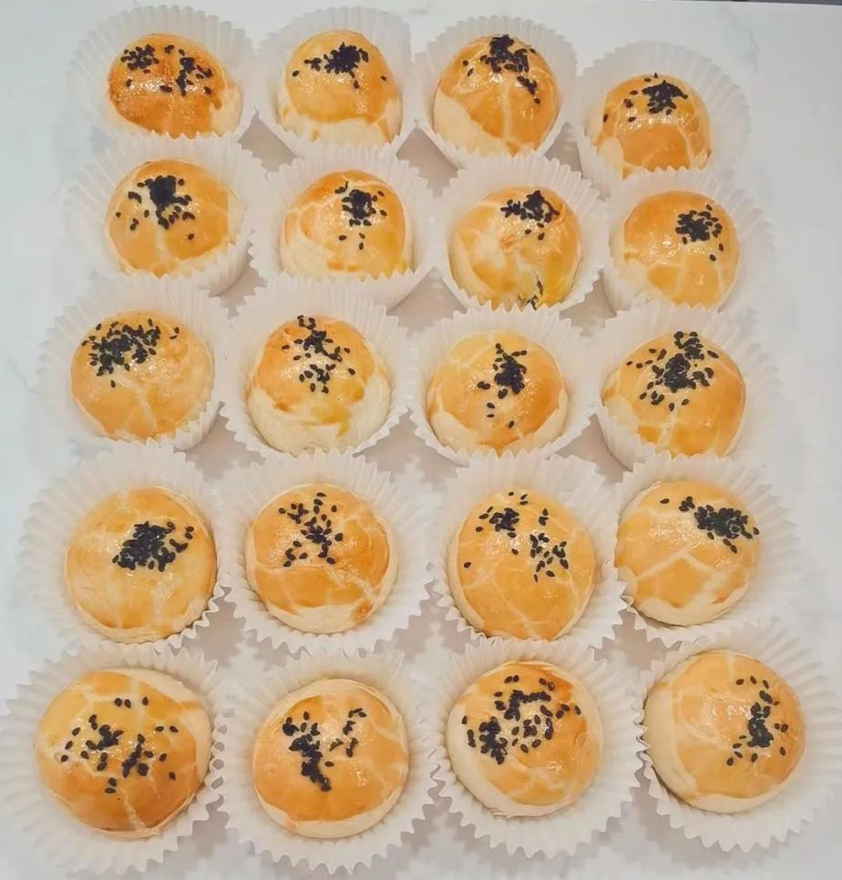 帥豐集成灶風(fēng)火輪蒸烤箱烤制的花式月餅，盡享中秋團(tuán)圓味！