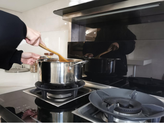 小廚房改造必選的品牌集成灶，超小機(jī)身樣樣精通