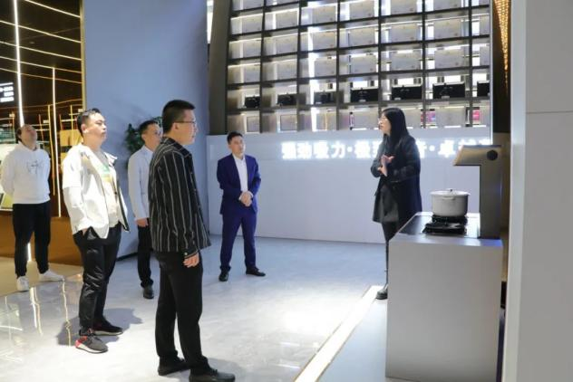 天貓優(yōu)品理想廚房王雁北一行蒞臨集成灶品牌帥豐電器參觀調(diào)研！