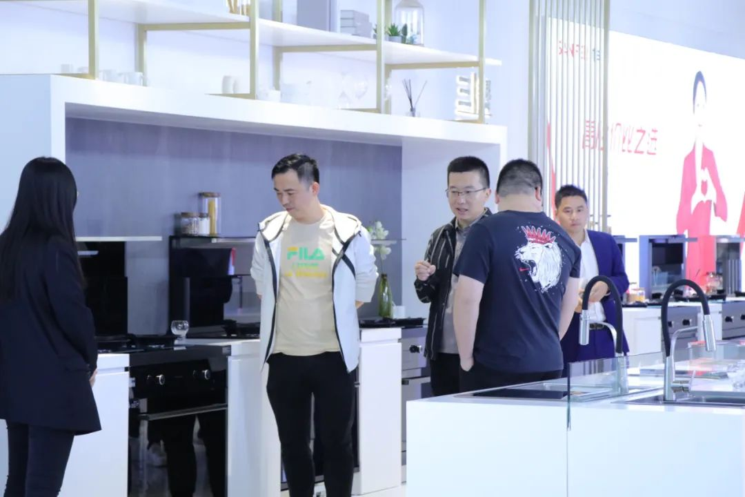 天貓優(yōu)品理想廚房王雁北一行蒞臨集成灶品牌帥豐電器參觀調(diào)研！