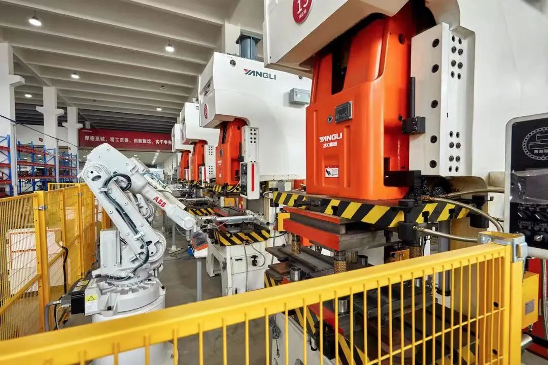 帥豐電器獲評多項國家標準編寫證書，帥豐標準定義行業(yè)標準！