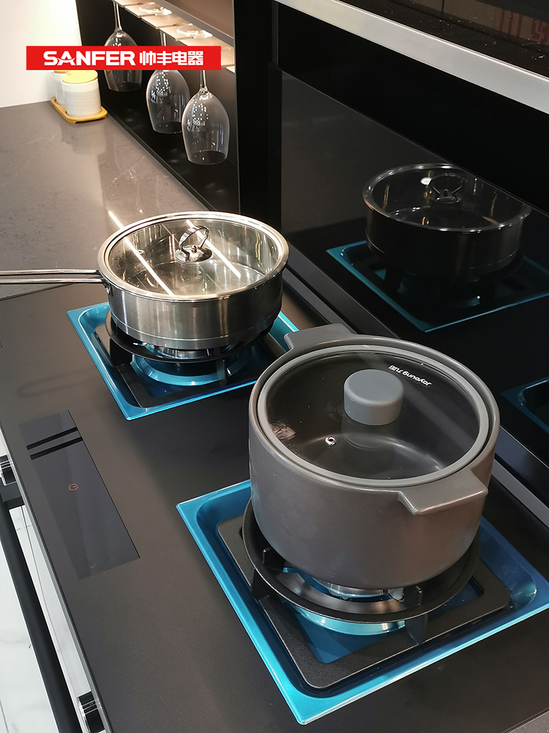 帥豐集成灶易清潔的秘密，探索晶鋼王面板的神奇“魔法”