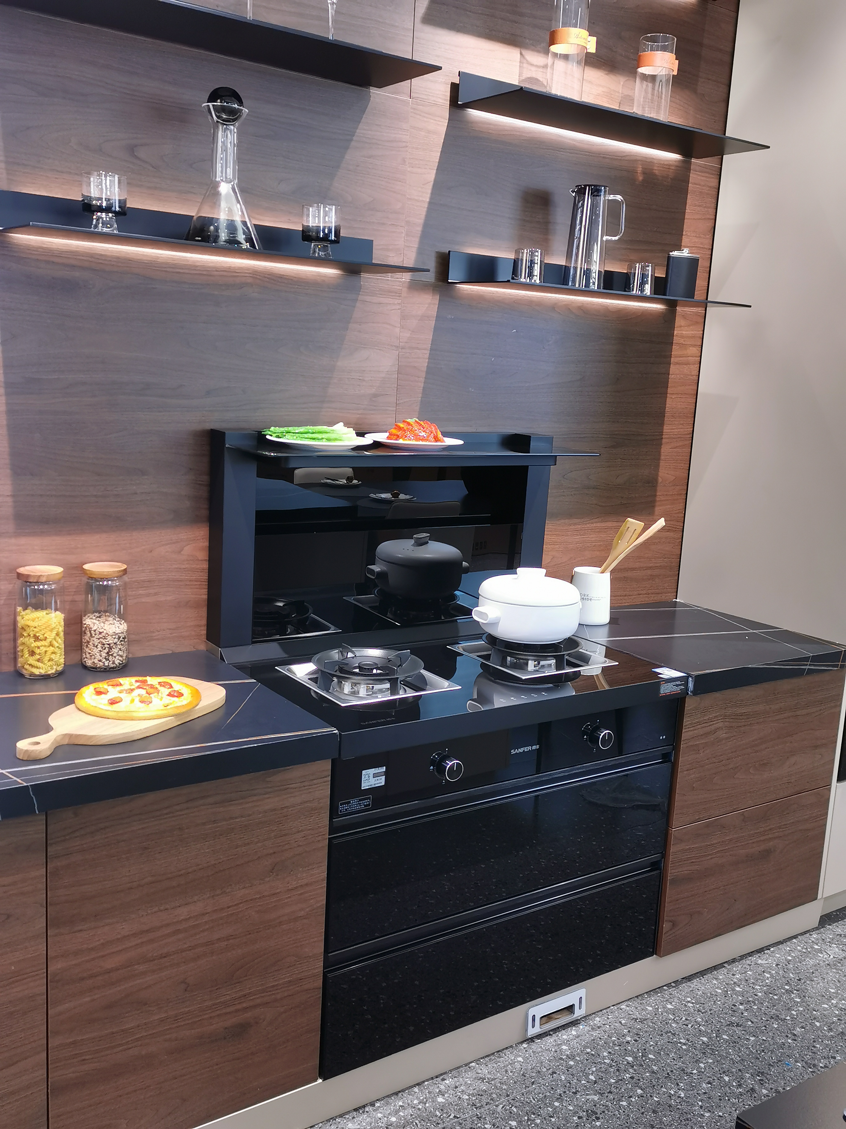 舊廚改造，哪個(gè)品牌的集成灶好？