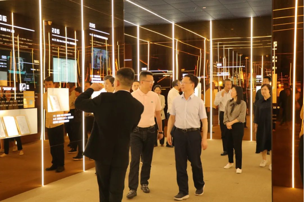 荊州市人大常委會黨組副書記、副主任鄧應(yīng)軍一行蒞臨帥豐調(diào)研指導(dǎo)，助力企業(yè)更好更快發(fā)展！