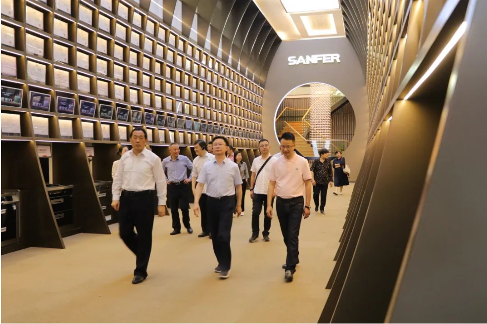 荊州市人大常委會黨組副書記、副主任鄧應(yīng)軍一行蒞臨帥豐調(diào)研指導(dǎo)，助力企業(yè)更好更快發(fā)展！