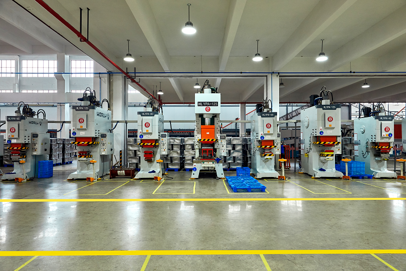 帥豐電器董事長商若云女士榮獲“浙江省優(yōu)秀企業(yè)家”稱號 帥豐電器董事長商若云女士榮獲“浙江省優(yōu)秀企業(yè)家”稱號