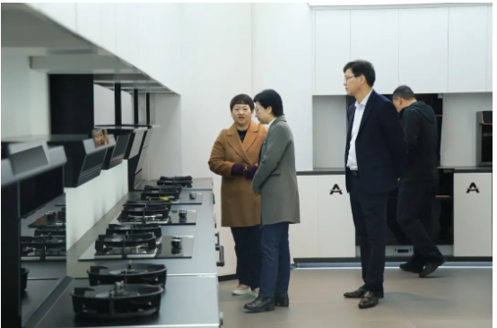 快訊 | 嵊州市委副書記、市長潘超英，副市長郭偉鋒一行蒞臨帥豐電器參觀調(diào)研