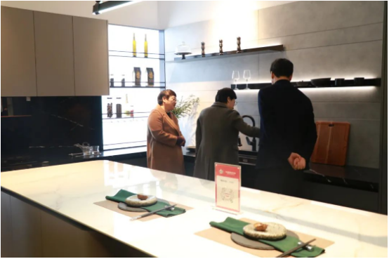 快訊 | 嵊州市委副書記、市長潘超英，副市長郭偉鋒一行蒞臨帥豐電器參觀調(diào)研