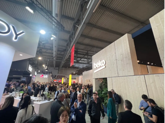 董事長商若云帶隊探知米蘭家具展，洞察國際家居設計新趨勢