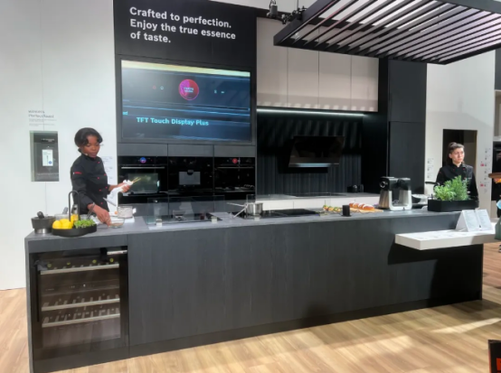 董事長商若云帶隊探知米蘭家具展，洞察國際家居設計新趨勢