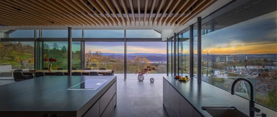 與國(guó)際先進(jìn)理念接軌，全力打造一站式高端全屋定制