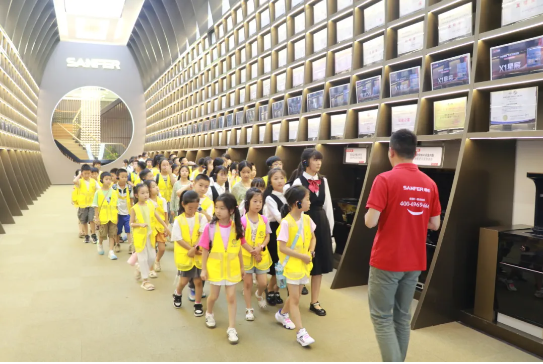 董事長商若云攜手舉辦愛心夏令營活動，點亮孩子們的精彩暑期！