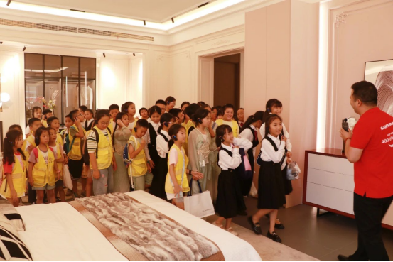 董事長商若云攜手舉辦愛心夏令營活動，點亮孩子們的精彩暑期！