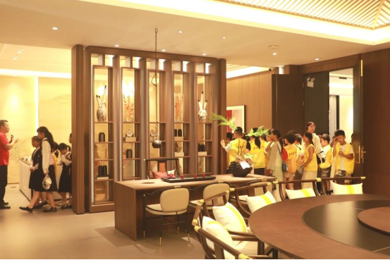 董事長商若云攜手舉辦愛心夏令營活動，點亮孩子們的精彩暑期！