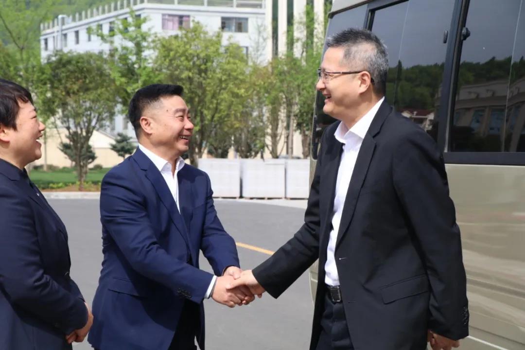 實(shí)力鑄就品牌 | 嵊州市委書記等領(lǐng)導(dǎo)走進(jìn)帥豐，共促集成灶行業(yè)智贏未來！