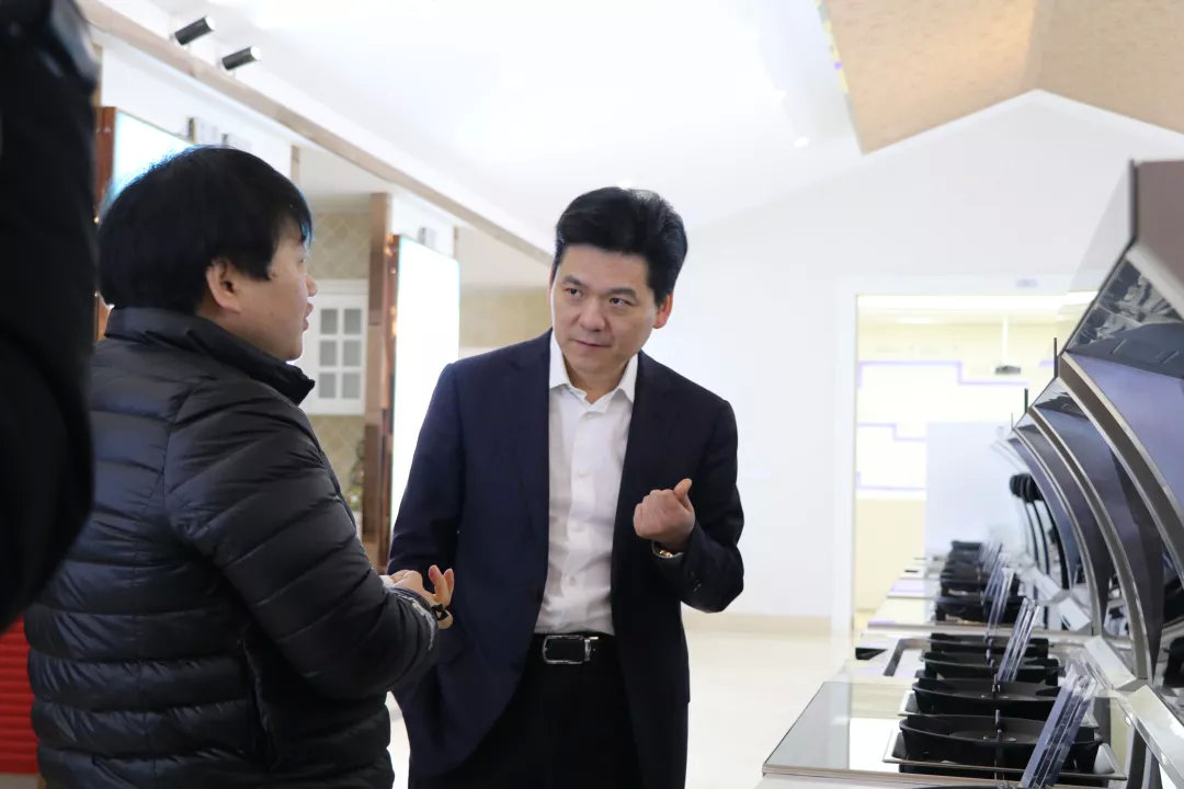 嵊州市長嚴(yán)鋼蒞臨指導(dǎo)，帥豐謹(jǐn)記叮囑，2019繼續(xù)領(lǐng)航嵊州廚電行業(yè)發(fā)展！