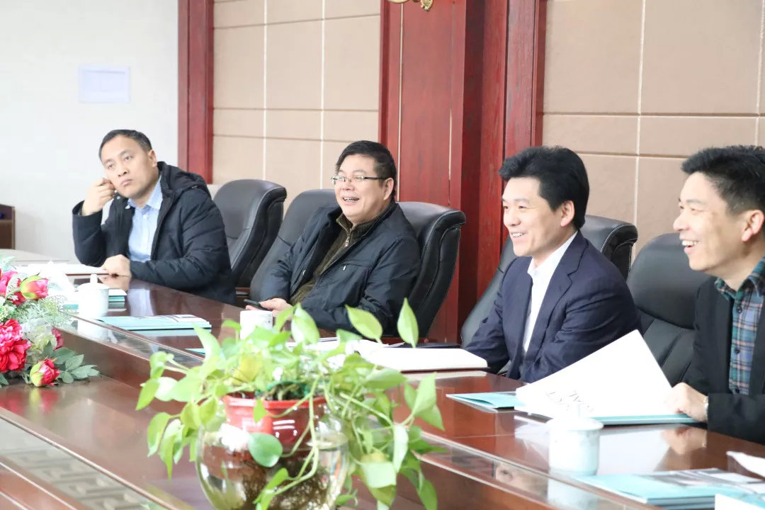嵊州市長嚴(yán)鋼蒞臨指導(dǎo)，帥豐謹(jǐn)記叮囑，2019繼續(xù)領(lǐng)航嵊州廚電行業(yè)發(fā)展！