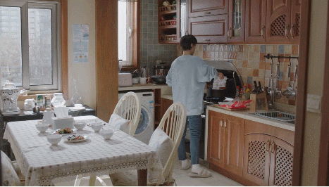 同舟共濟(jì)辭舊歲，展望未來(lái)譜新篇