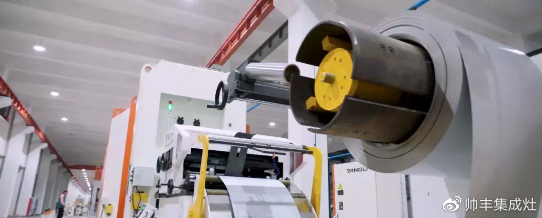 同舟共濟(jì)辭舊歲，展望未來(lái)譜新篇