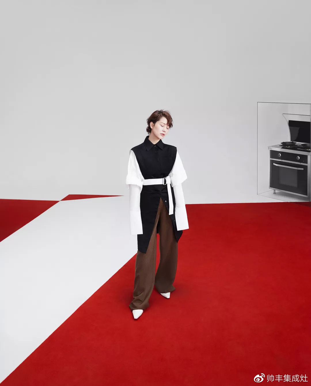 帥豐攜手海清登上《卷宗》家居創(chuàng)刊號，V9蒸烤一體演繹集成灶新風尚