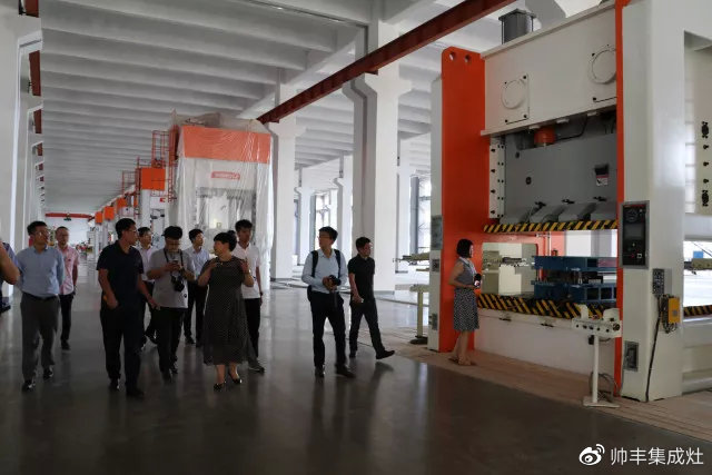 中國集成灶考察團蒞臨帥豐，專業(yè)品質贏盛贊