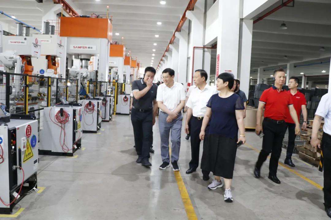 領(lǐng)勢而上，實(shí)力榮耀|“中國廚具之都”評審組專家走進(jìn)帥豐，考察指導(dǎo)相關(guān)工作