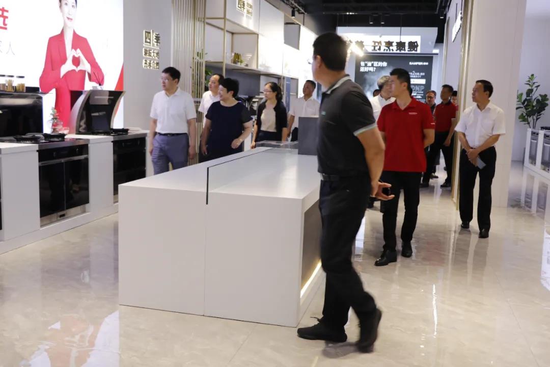 領(lǐng)勢而上，實(shí)力榮耀|“中國廚具之都”評審組專家走進(jìn)帥豐，考察指導(dǎo)相關(guān)工作
