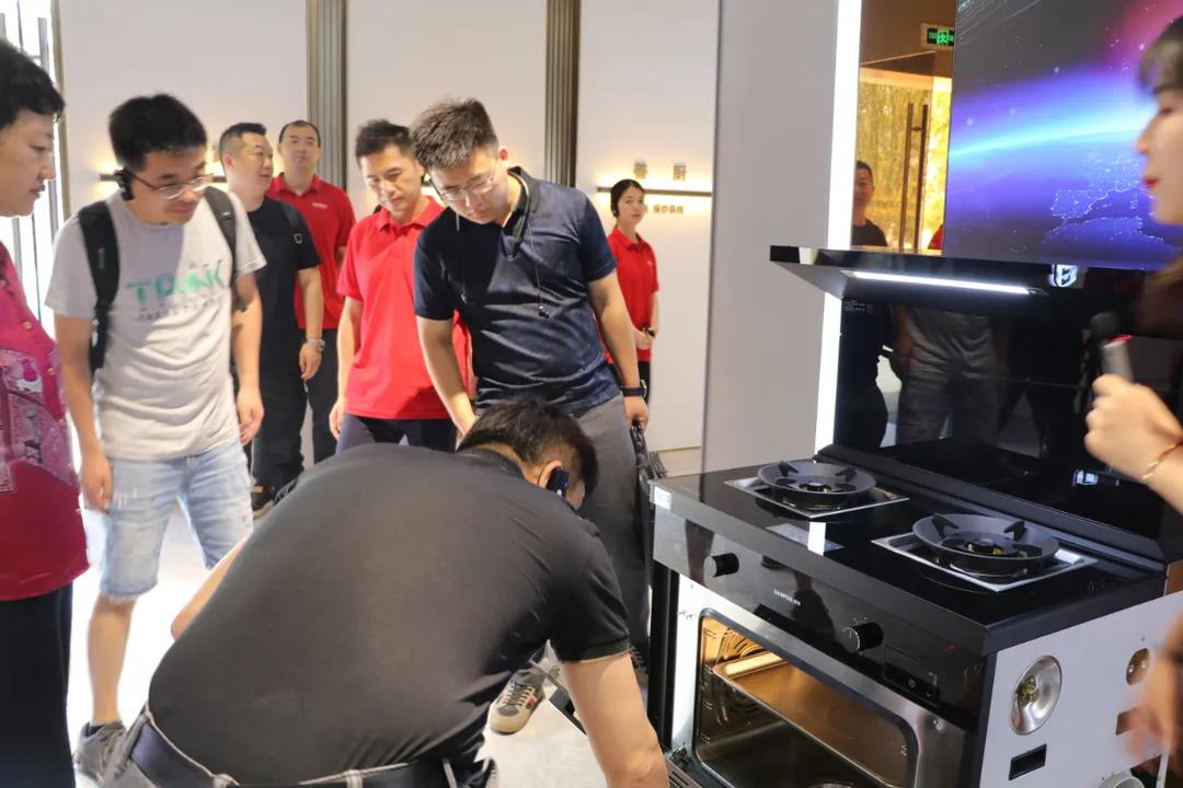 聚力賦能 領跑共贏 | 考察團走訪帥豐電器，抒寫嵊州廚電新篇章！