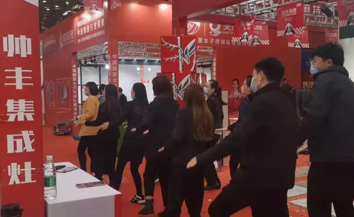 帥豐集成灶鄭州華夏家博會簽單107臺，蒸烤一體集成灶驚艷全場！