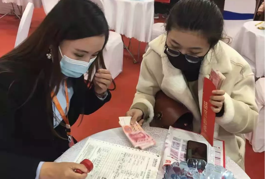 帥豐集成灶鄭州華夏家博會簽單107臺，蒸烤一體集成灶驚艷全場！