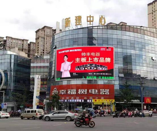 向帥豐電器優(yōu)秀經(jīng)銷商張熙明學(xué)習(xí)，共同目睹門店風(fēng)采