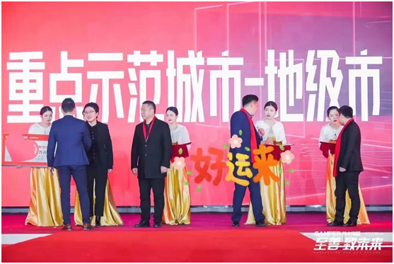 帥豐集成灶大商豐采，了解安徽蚌埠劉總服務(wù)標(biāo)準(zhǔn)化背后的故事